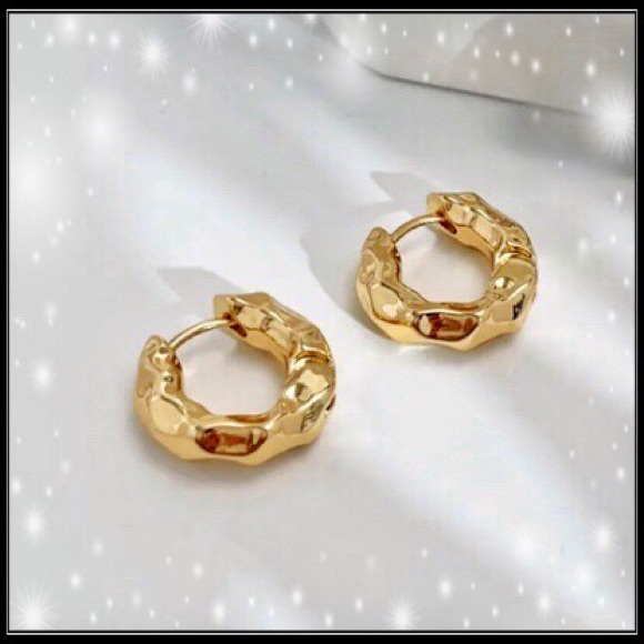 New gold nugget chunky mod textured huggie hoop earrings - Picture 3 of 7